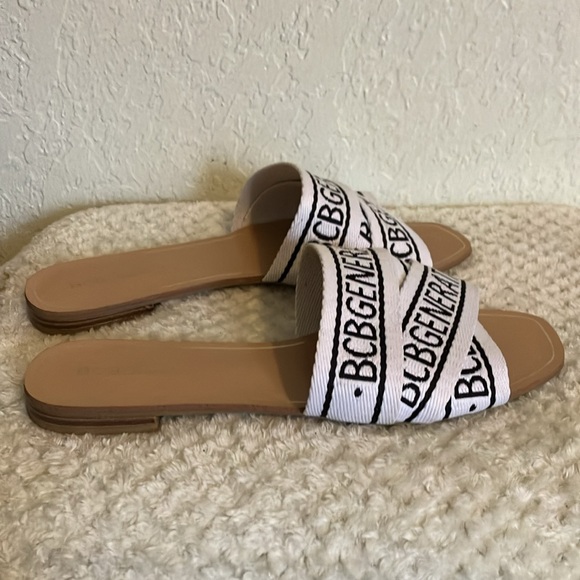BCBGeneration Woman’s Size 9M
 Kala Slide Sandals Strong woven straps printed - Picture 3 of 7